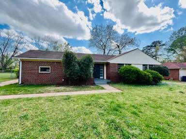 Main picture of 2013 Lance Rd NW