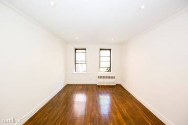 Main picture of 81 E 2nd St