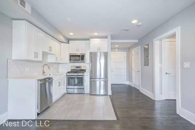 Main picture of 1220 19th St NE