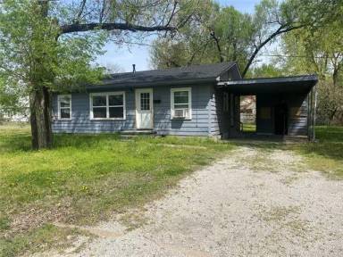 Main picture of 604 E 2nd St