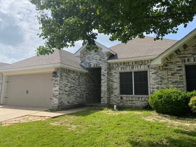 Main picture of 1808 Pebblebrook Ln