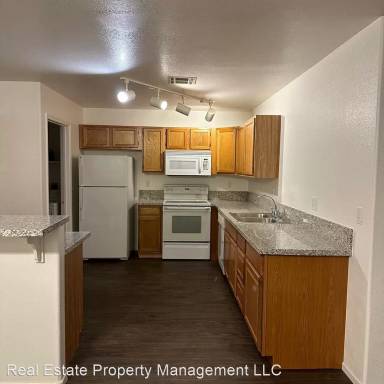 Main picture of 7061 Roscoe Ave