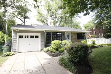 Main picture of 1601 N Bowling Green Dr