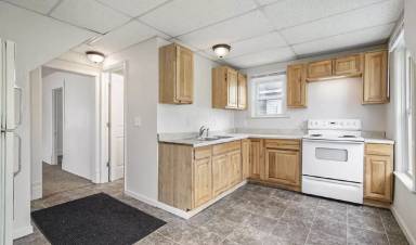 Main picture of 218 E River St