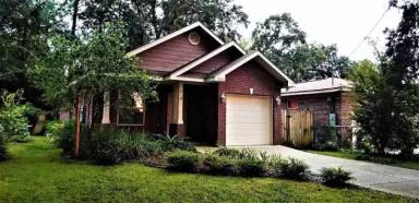 Main picture of 1309 E Leonard St