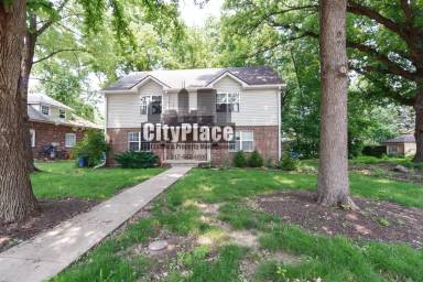 Main picture of 712 E 56th St