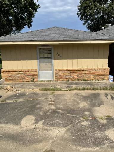 Main picture of 300 NE 1st St