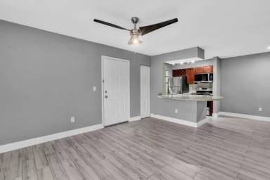 Main picture of 1263 SW 46th Ave