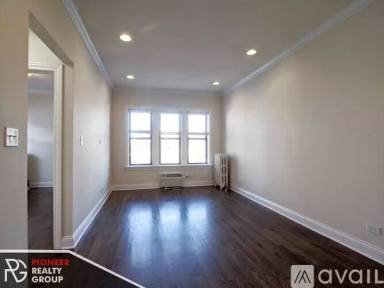 Main picture of 744 W Addison St