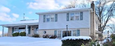 Main picture of 10 Carson Ln