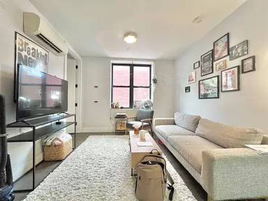 Main picture of 64 Stagg St