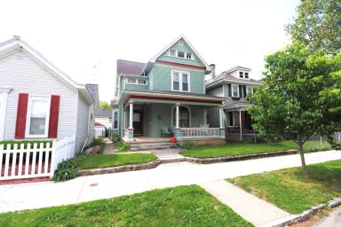 Main picture of 244 1/2 S 4th St