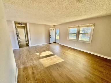 Main picture of 77 Executive Ln