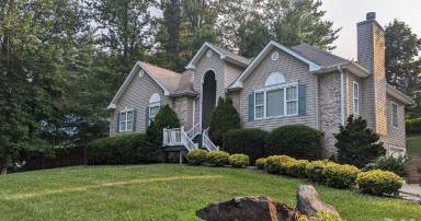 Main picture of 210 Winding Way Ln