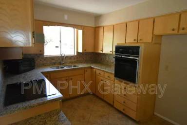 Main picture of 5440 E Des Moines St