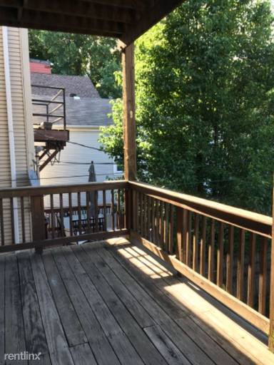Main picture of 2311 W Melrose St