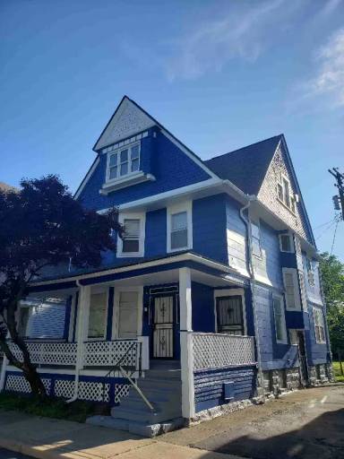 Main picture of 1882 E 69th St