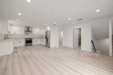 Main picture of 637 N Kingsley Dr
