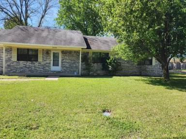 Main picture of 2200 E 19th St