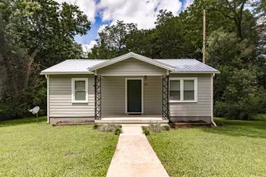 Main picture of 214 Troy St