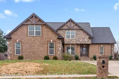 Main picture of 140 Bainbridge Dr