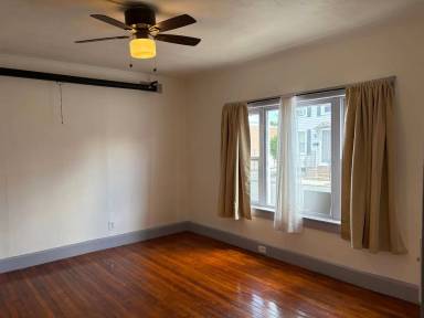 Main picture of 131 West St