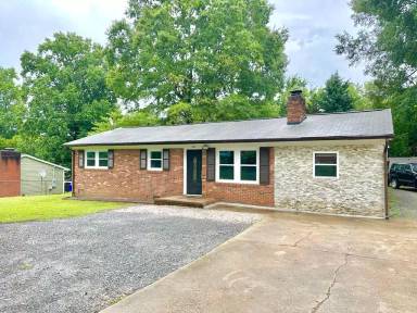 Main picture of 2401 Woodleaf Dr