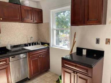 Main picture of 462 W 263rd St