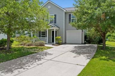 Main picture of 7 Gables Dr