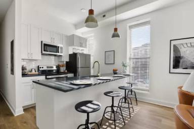 Main picture of 2201 Brookfield Ave