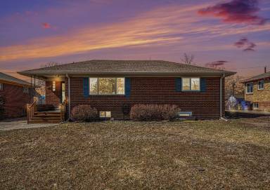 Main picture of 4871 Gray St