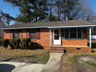 Main picture of 207 E 15th St