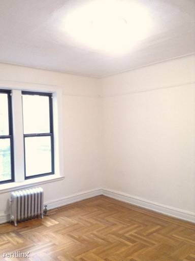 Main picture of 51 E 17th St