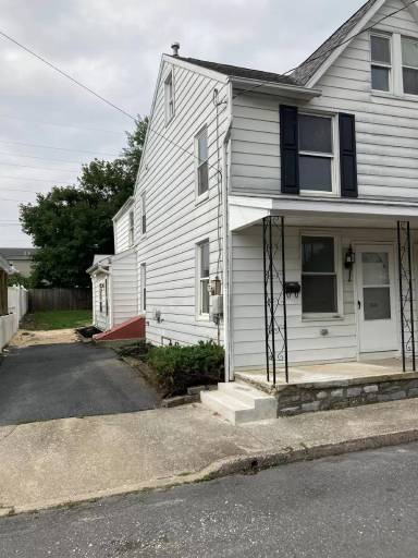 Main picture of 116 E 2nd St