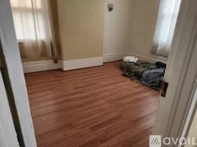 Main picture of 4 Manhattan Ave