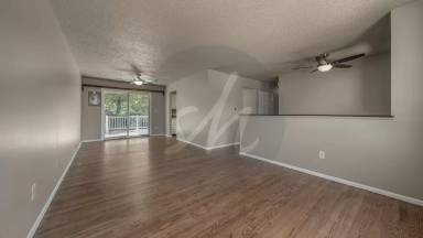 Main picture of 7123 Metropolitan St