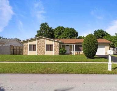 Main picture of 7520 SW 135th Ave