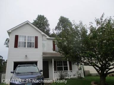 Main picture of 122 Colonial Ave