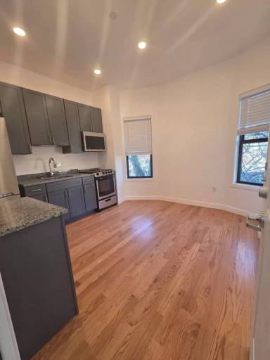 Main picture of 165 Hawthorne St