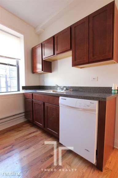 Main picture of 428-438 W Belden Ave