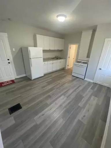 Main picture of 3505 Carlyle Ave