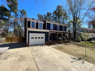 Main picture of 2220 Heathrowe Pl