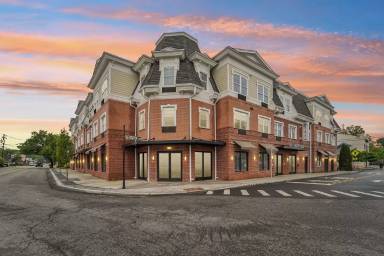 Main picture of 241 Main St