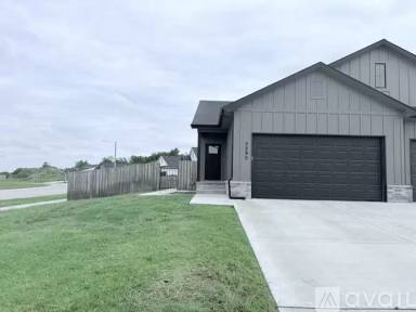 Main picture of 5290 Pinecrest Ct N