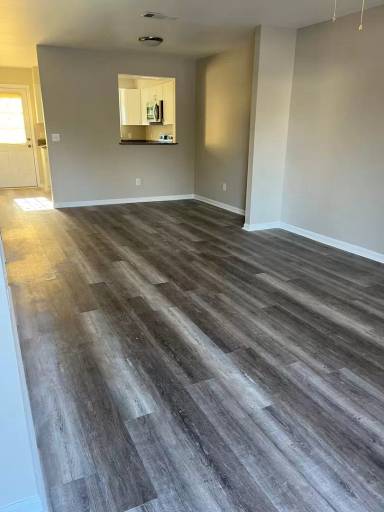 Main picture of 2220 Oakwood Ln