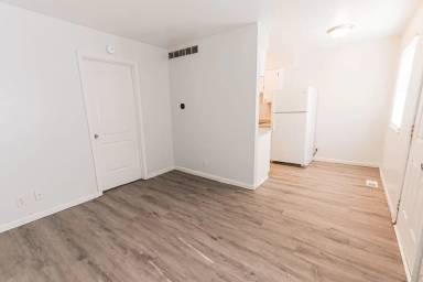 Main picture of 605 W Michigan St