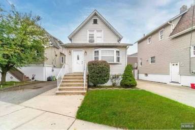 Main picture of 271 Park Ave
