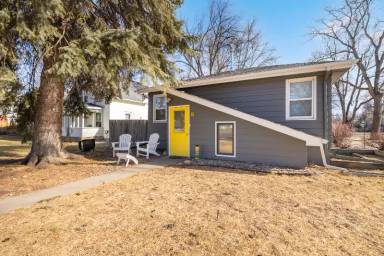 Main picture of 202 Edwards St