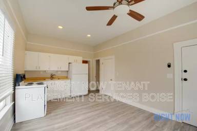 Main picture of 1216 1/2 W State St