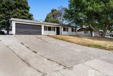 Main picture of 1900 N Parklane Ave